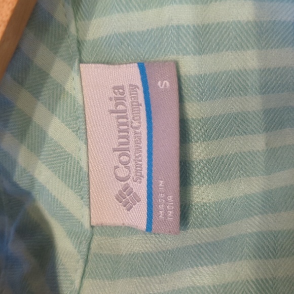 Columbia long sleeve shirt. Light mint green and white. Small-medium size - Picture 3 of 4